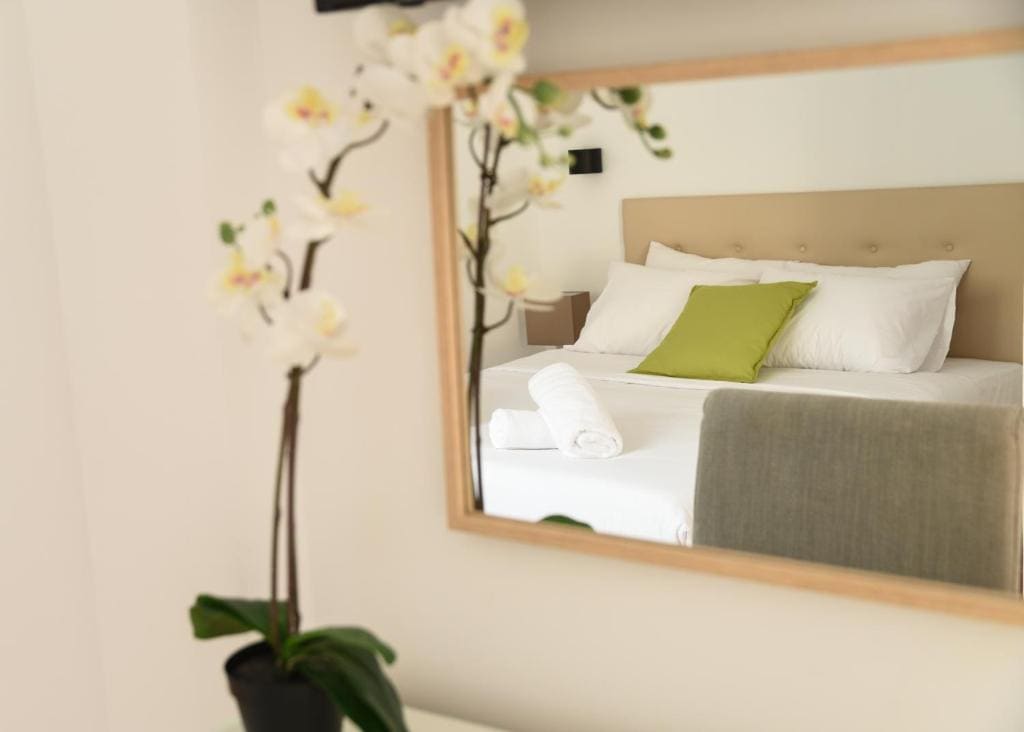 Suite with Balcony room - Image 2