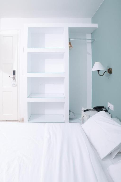 Standard Twin Room with Sofa room - Image 3