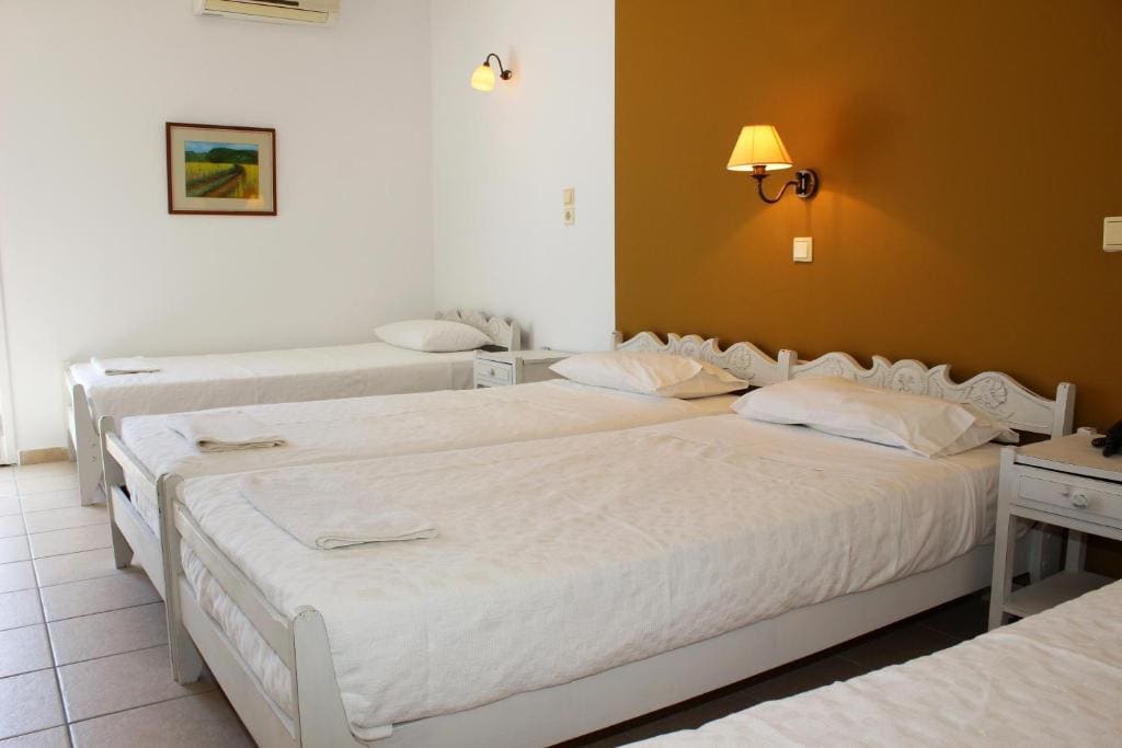 Standard Quadruple Room room - Image 3