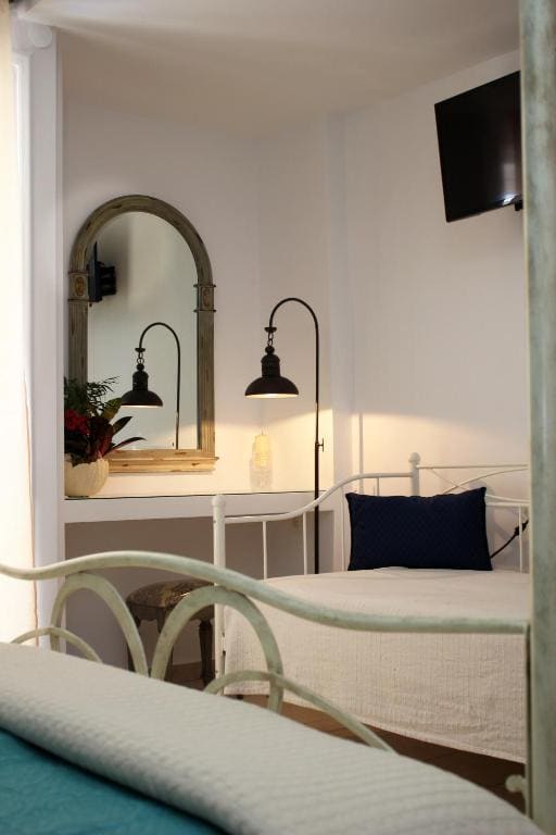 Superior Double Room (Double Bed & Sofa) room - Image 3