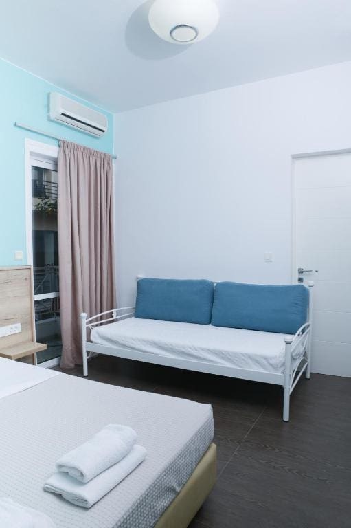 Standard Twin Room with Sofa room - Image 2