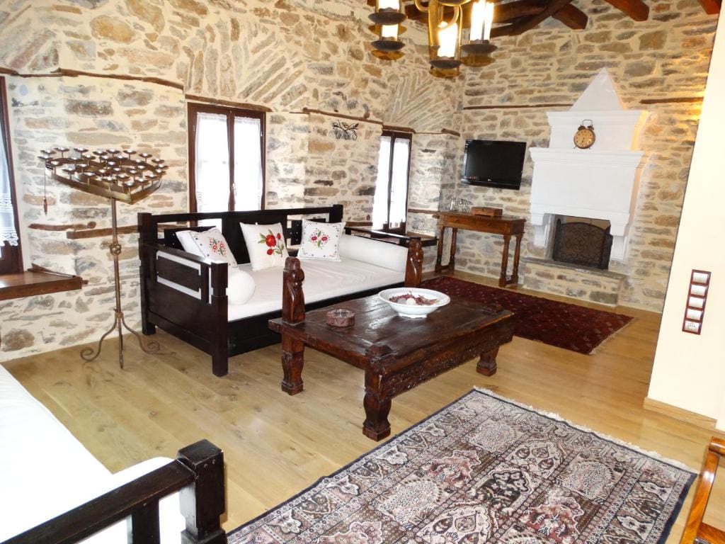 Deluxe King Suite room - Image 3