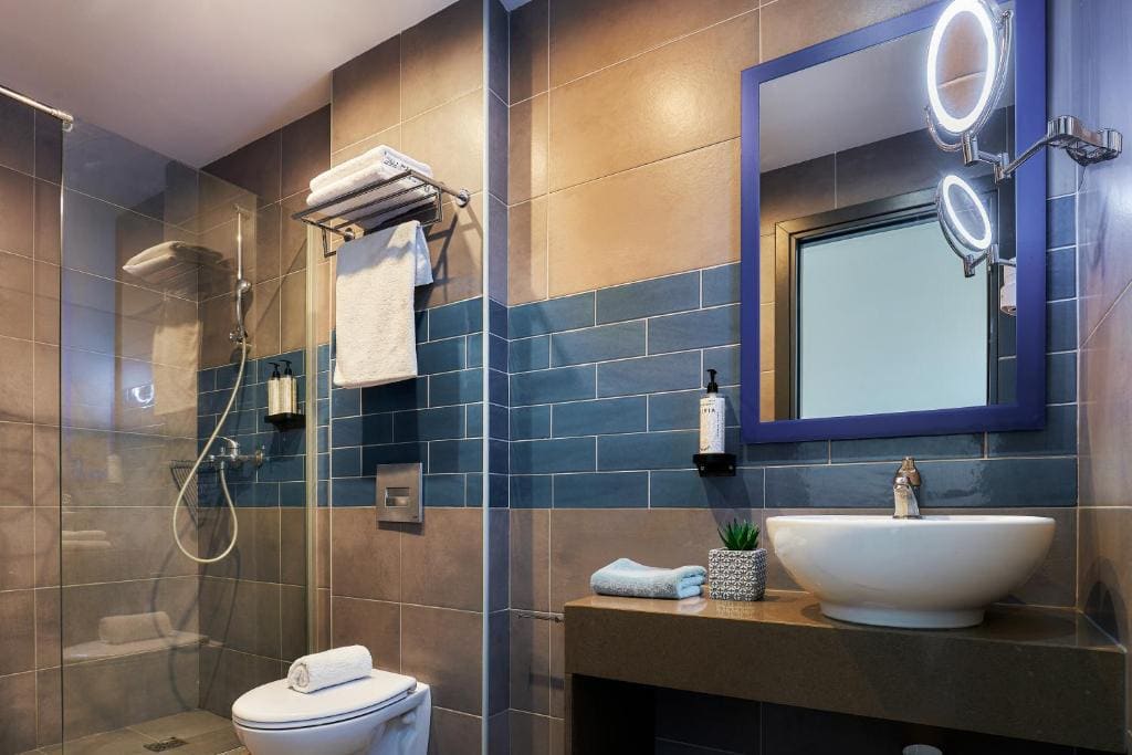 Double Room with Side Sea View room - Image 1