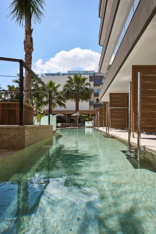Premium Room Swim-Up room - Image 2