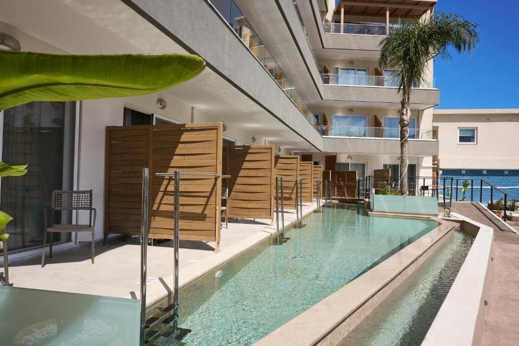 Premium Room Swim-Up room - Image 1