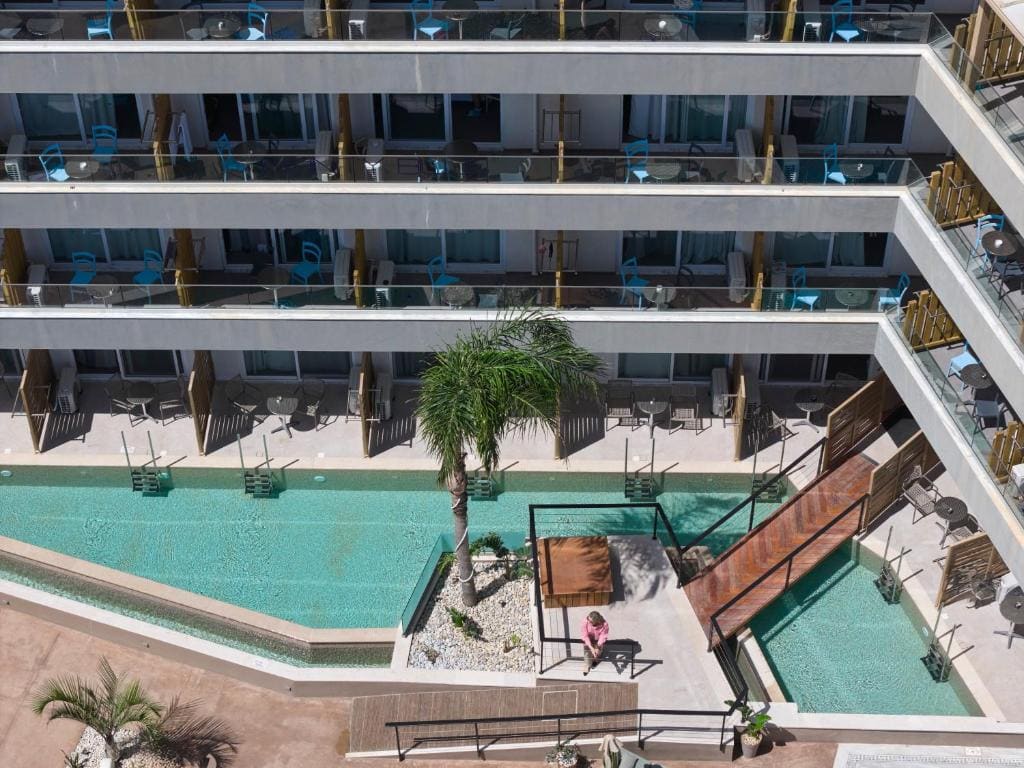 Premium Room Swim-Up room - Image 3