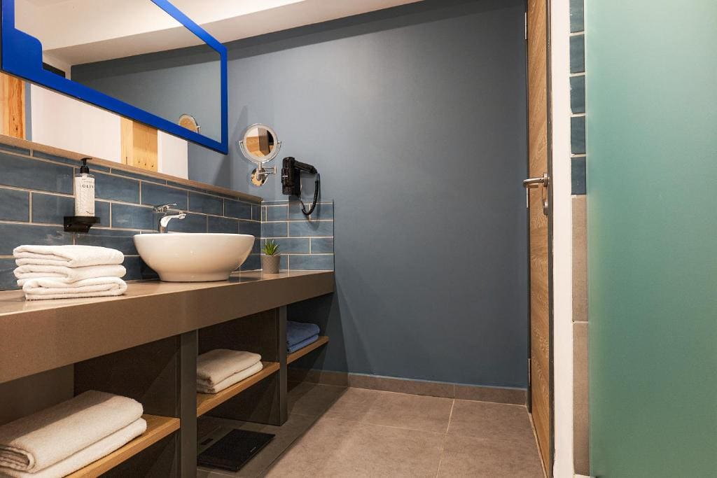 Superior Room with Outdoor Jacuzzi room - Image 2