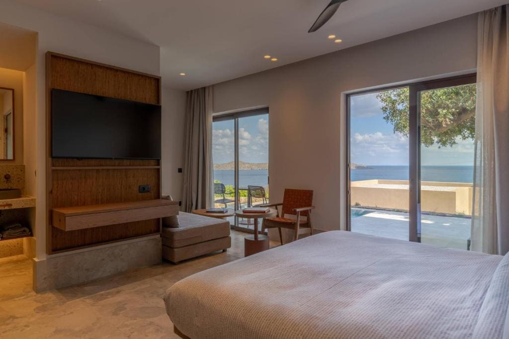 Loft Plunge Pool Sea View room - Image 3