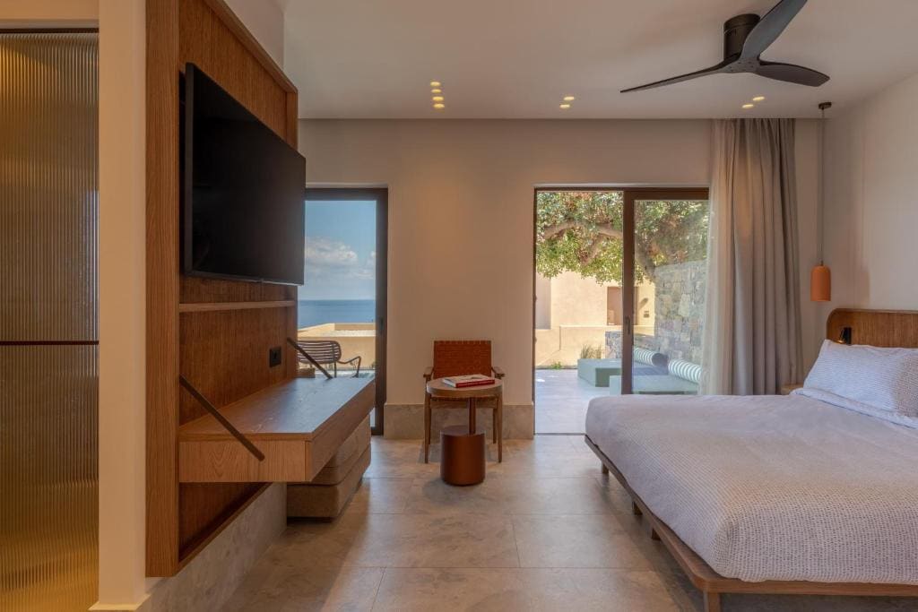 Loft Plunge Pool Sea View room - Image 2