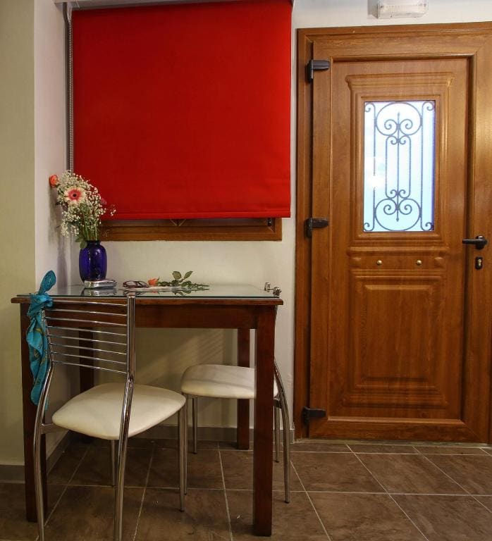 One-Bedroom Apartment room - Image 1