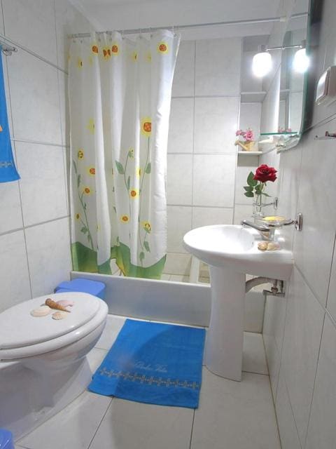 Triple Room with Shower room - Image 1