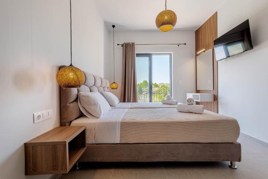 Family Room with Balcony room - Image 3