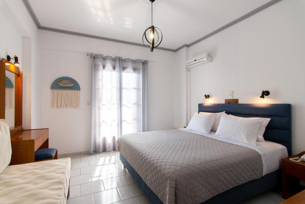 Deluxe Double Room with Extra Bed room - Image 3