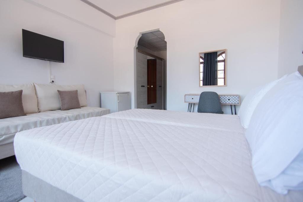 Deluxe Twin Room room - Image 1