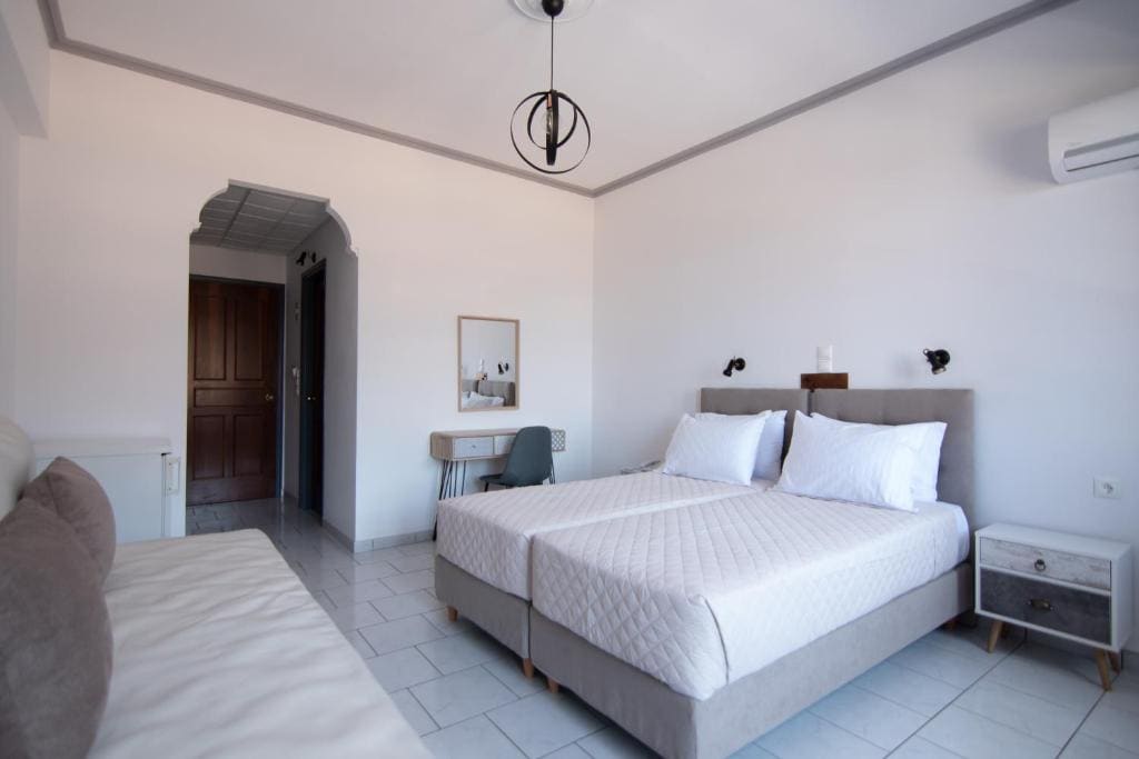 Superior Single Room room - Image 1
