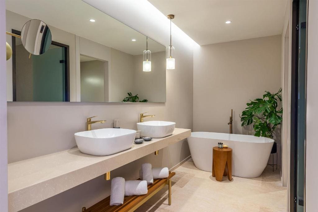 King Grande Suite with Sea View and Private Pool room - Image 3