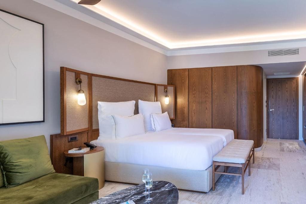 King Tropical Open Plan Suite with Shared Pool room - Image 1