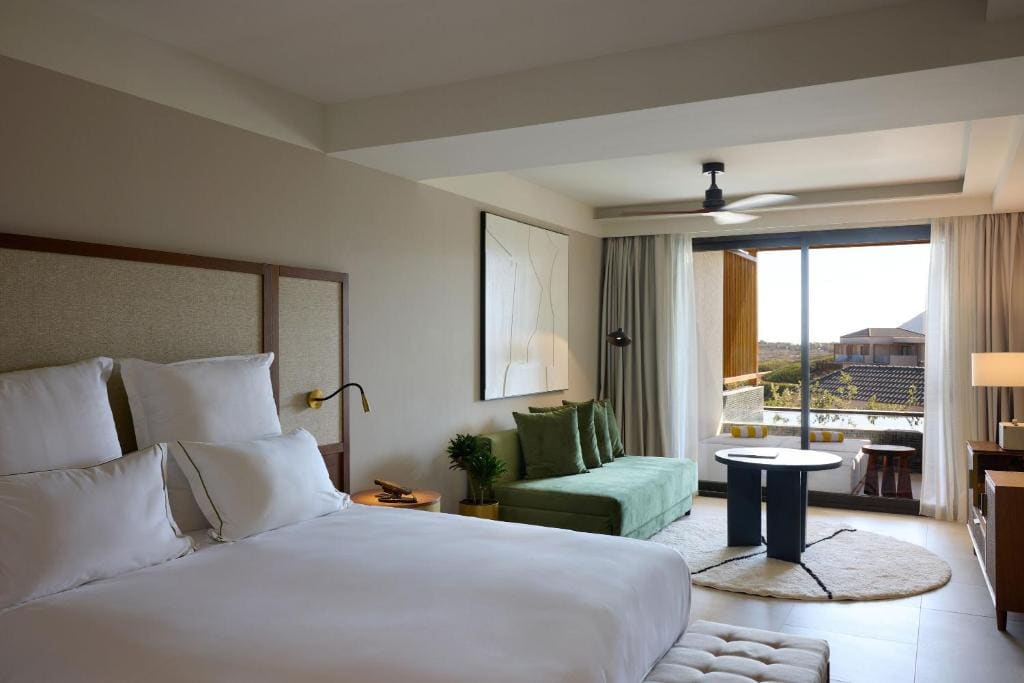 King Horizon Open Plan Suite with Plunge Pool room - Image 1