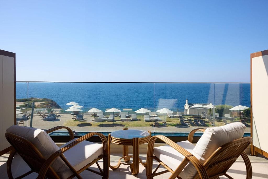 King Room with Sea View - Infinite Escape room - Image 3