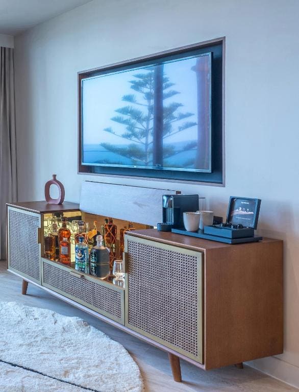 King Room - Tropical Escape - Mobility Access room - Image 3