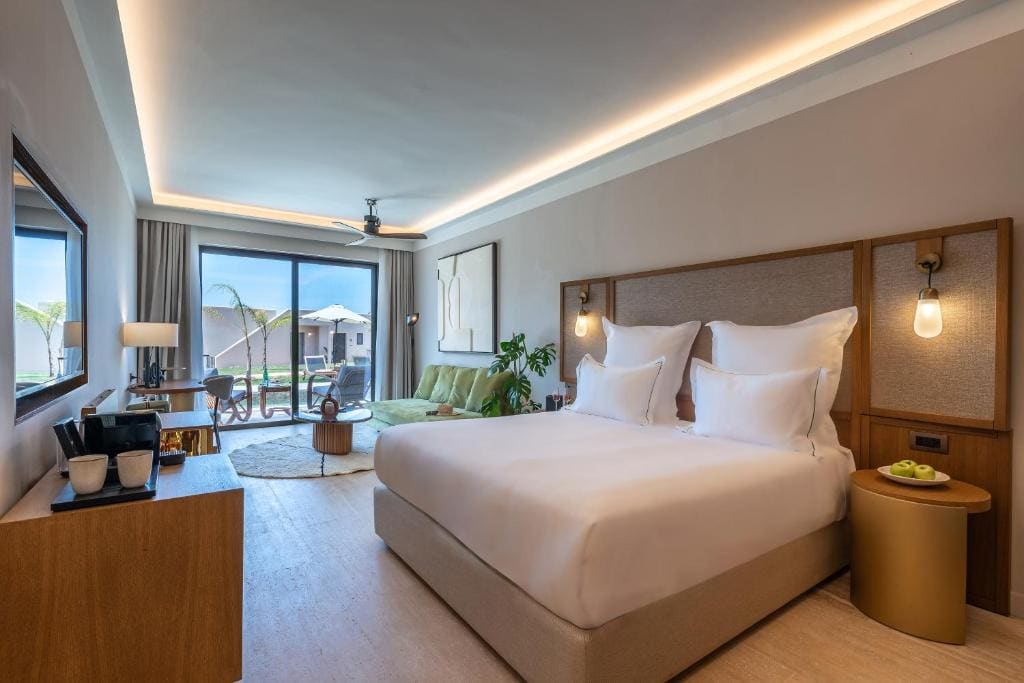 King Tropical Open Plan Suite with Shared Pool room - Image 2