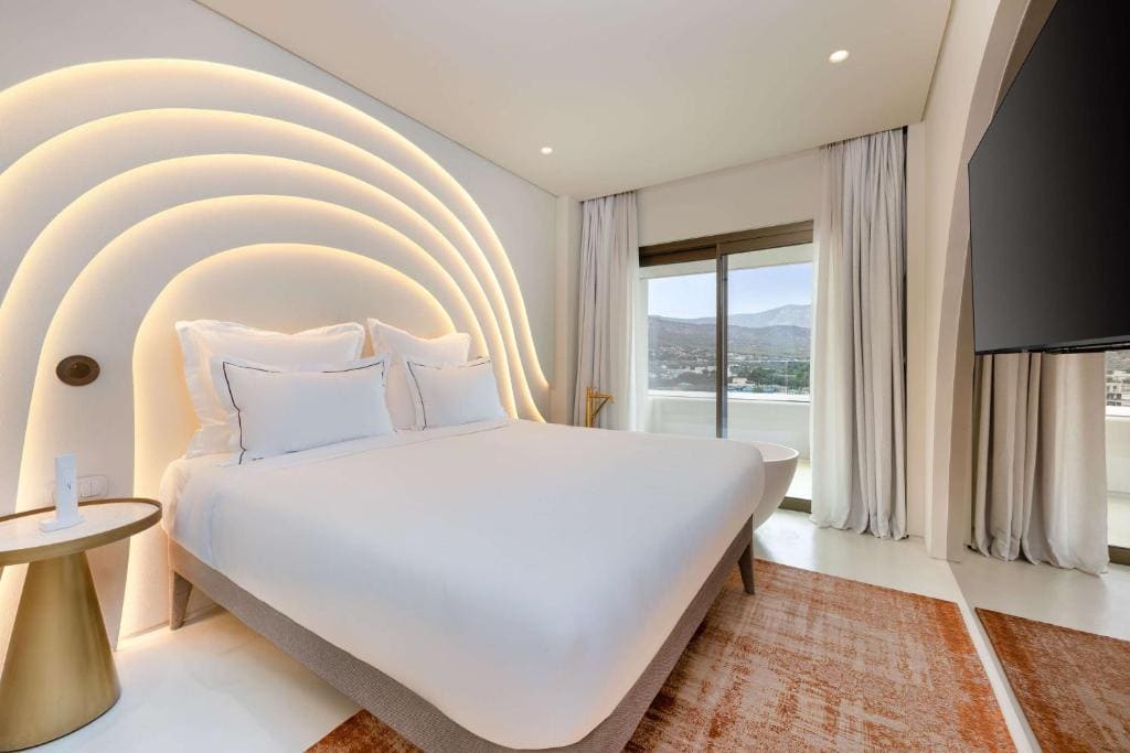 Deluxe King Suite with Sea View room - Image 2