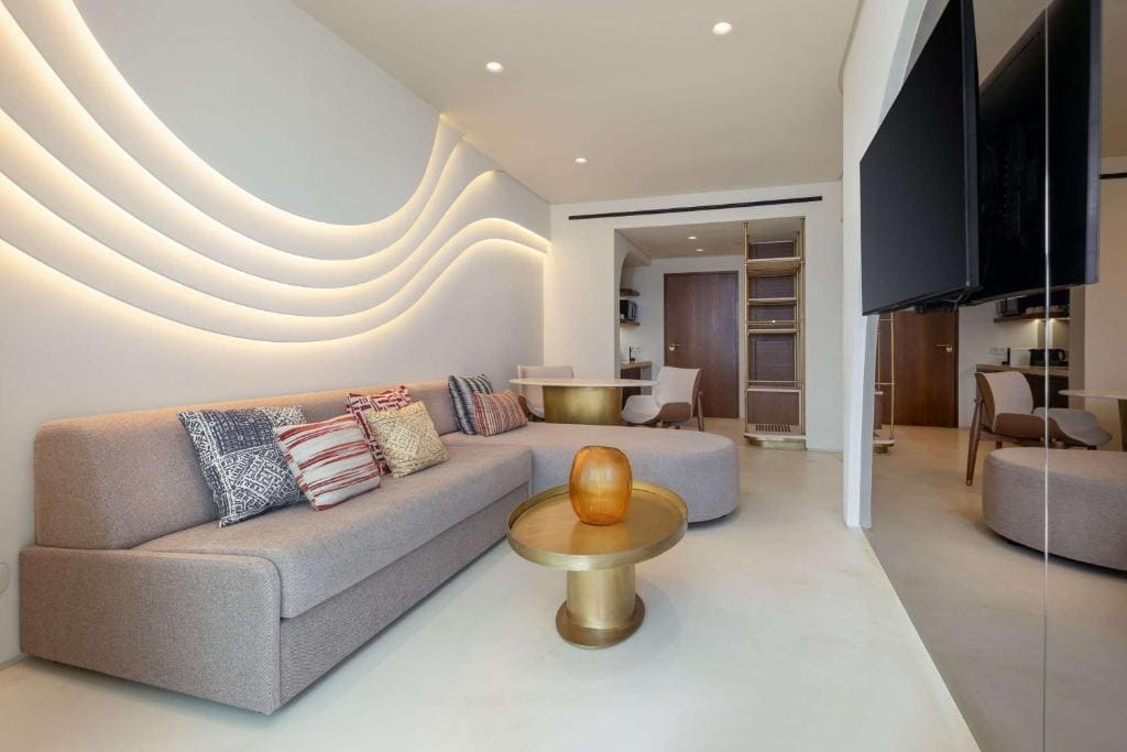 Deluxe King Suite with Sea View room - Image 3