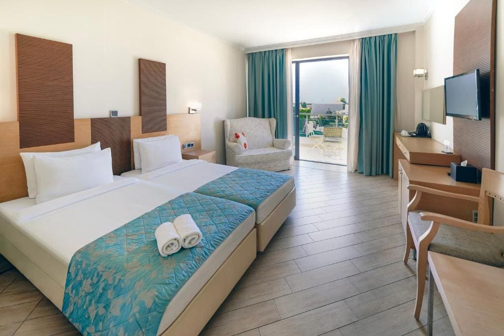 Double Room with Garden View room - Image 2