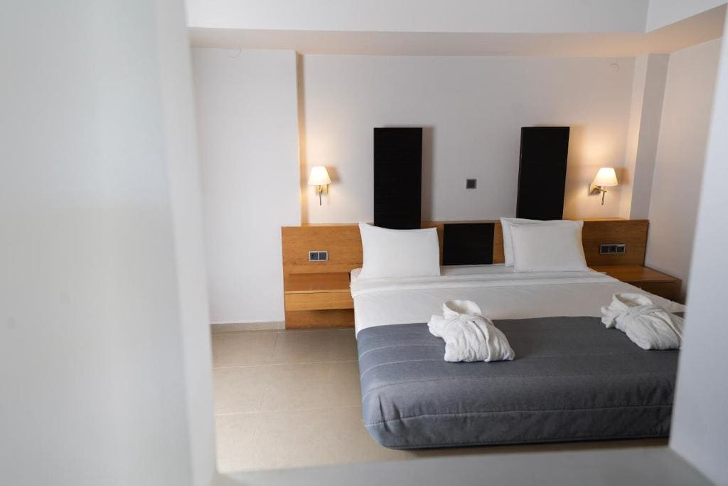 Junior Suite with Garden View room - Image 2