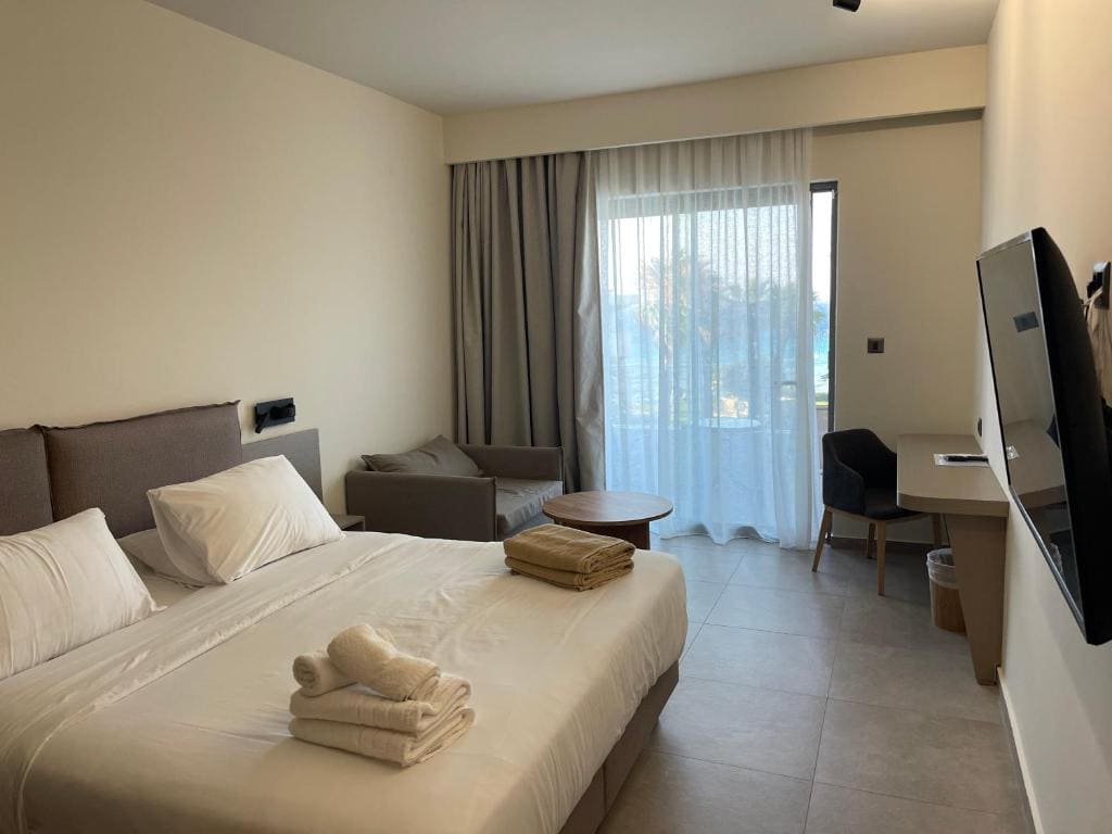 Deluxe Double Room with Balcony room - Image 2