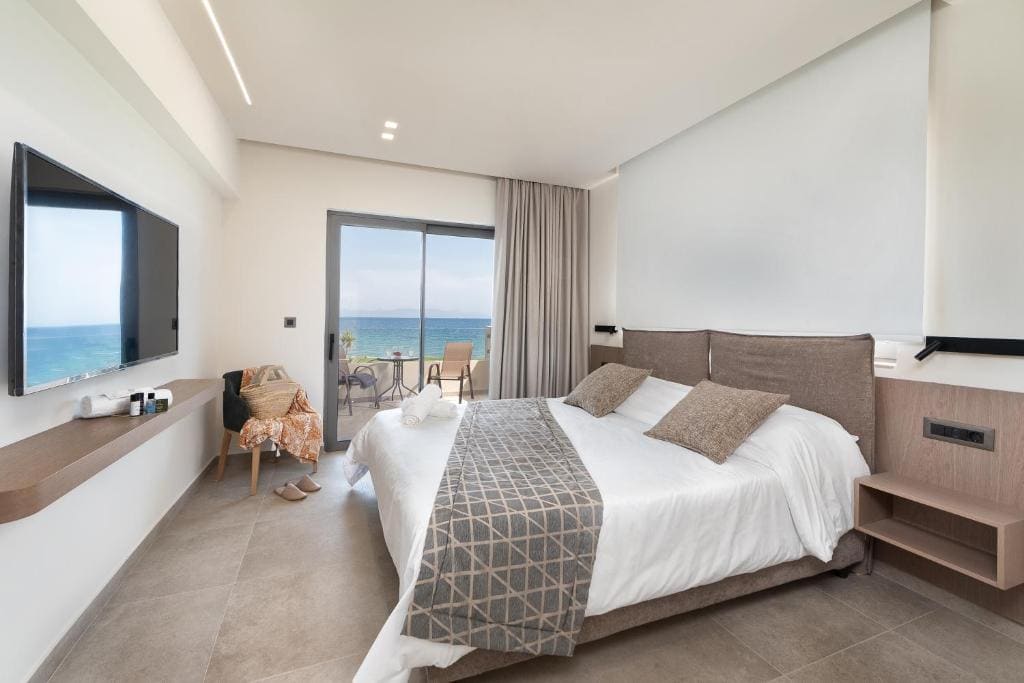 Double Room with Sea View room - Image 3
