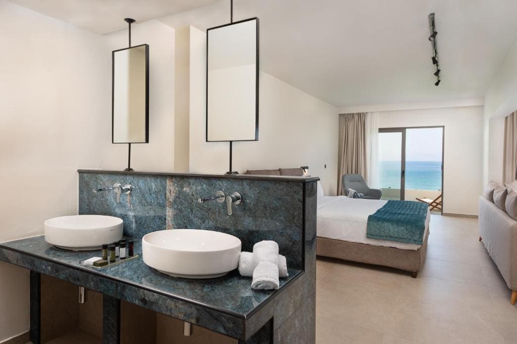 Junior Suite with Sea View room - Image 3