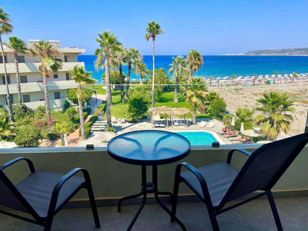 Double Room with Side Sea View room - Image 1