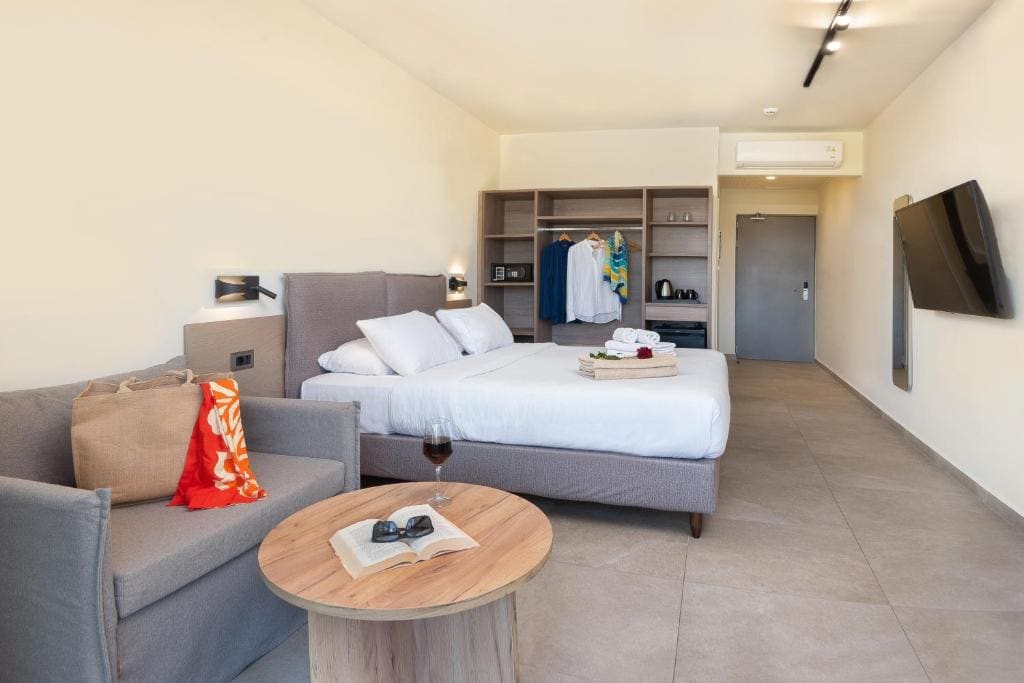 Deluxe Double Room with Balcony room - Image 1