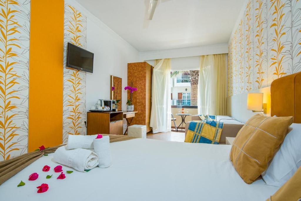 Double Room with Mountain View room - Image 3