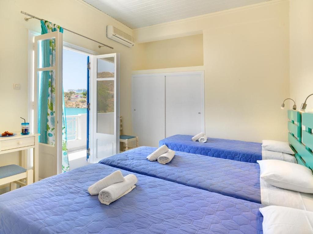 Comfortable Triple Room with Sea View room - Image 3