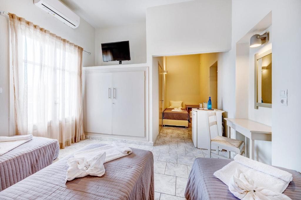 Comfort Quadruple Room room - Image 1
