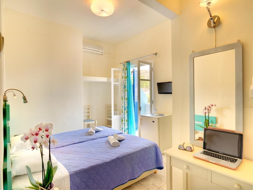 Comfortable Double Room with Sea View room - Image 1