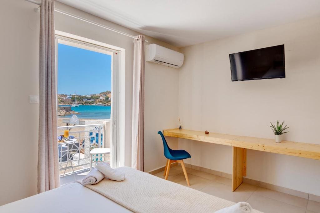 Standard Triple Room with Sea View room - Image 2