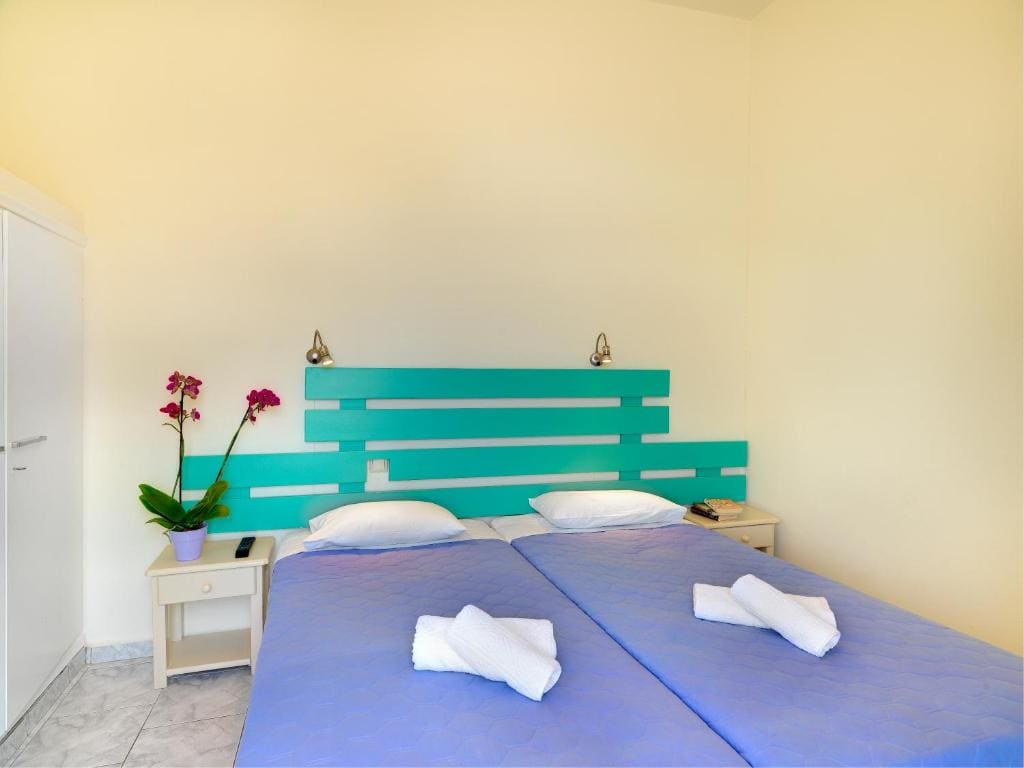 Comfortable Double Room with Sea View room - Image 2