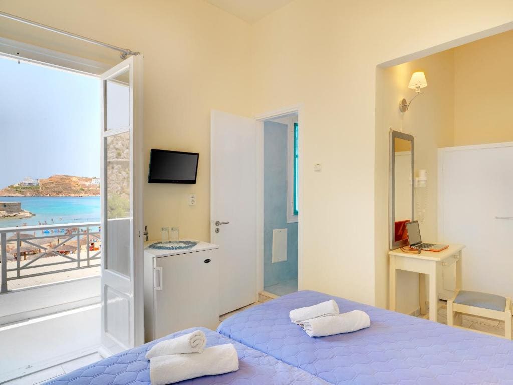 Comfortable Double Room with Sea View room - Image 3