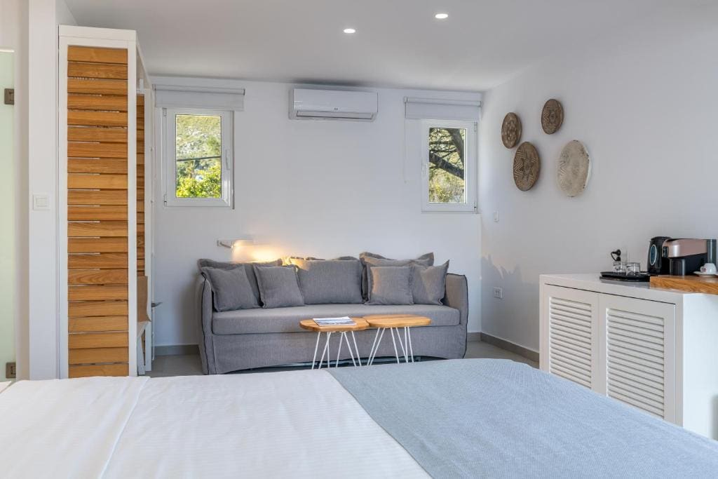Junior Suite with Garden View room - Image 3
