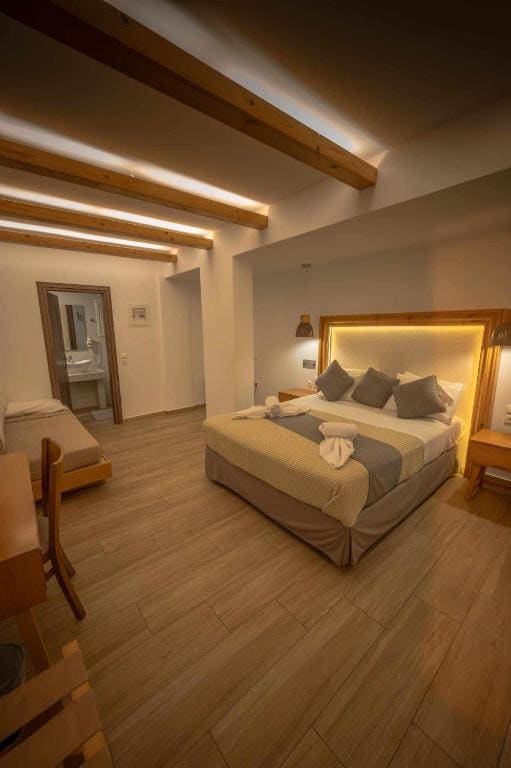 Triple Room with Terrace room - Image 2