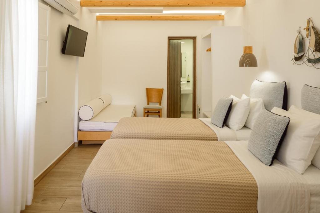 Triple Room with Terrace room - Image 1