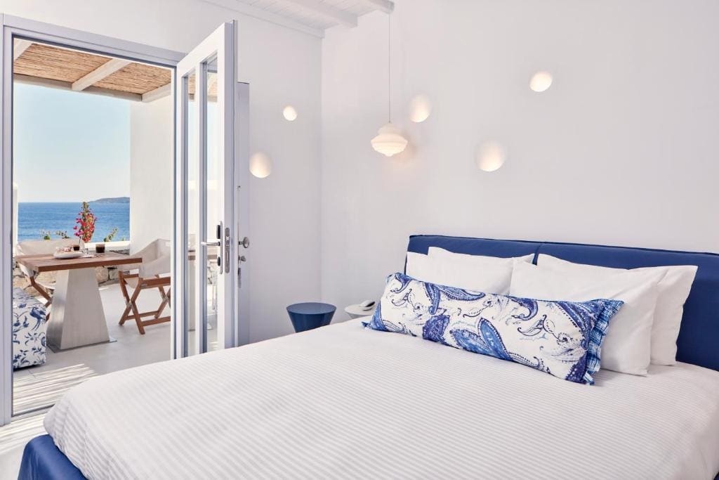 Superior Suite with Private Pool and Sea View room - Image 3