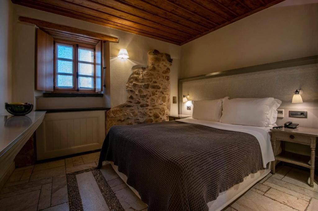 Manor room room - Image 1