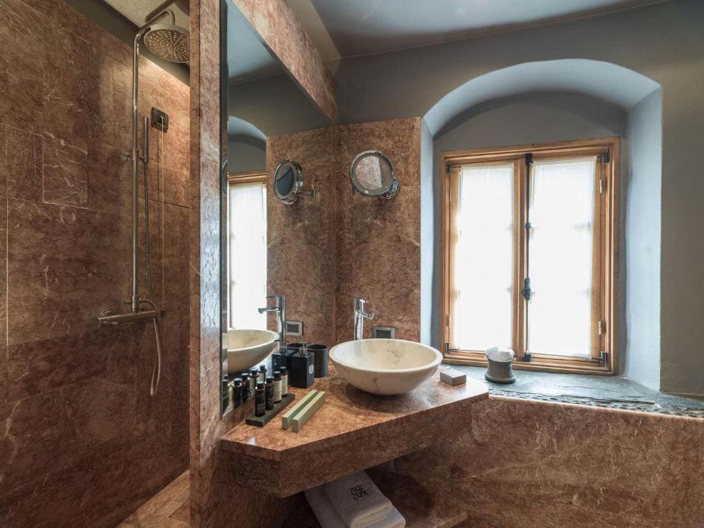 Kinsterna Suite room - Image 3