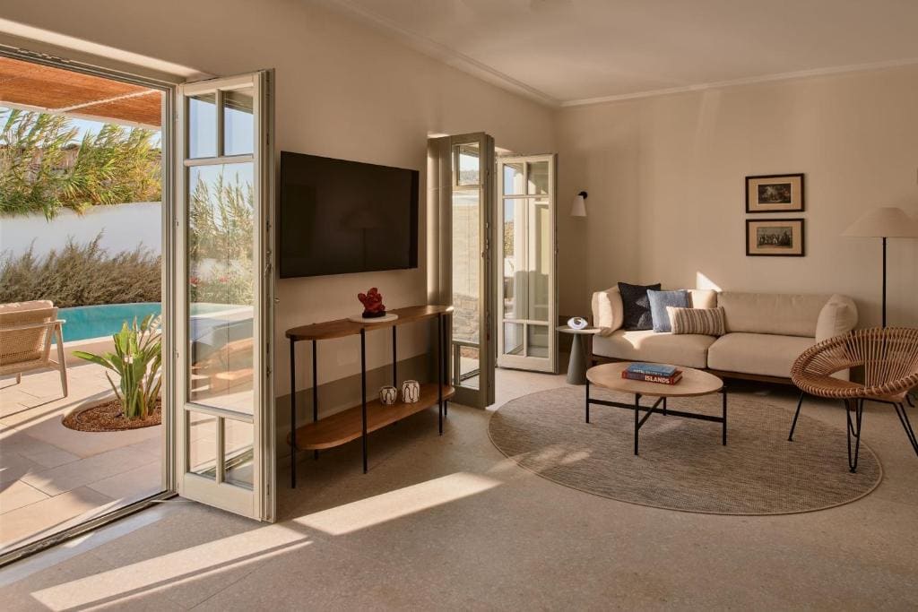 Enastro Suite One-Bedroom Suite King with Terrace Private Pool and with Garden View room - Image 2