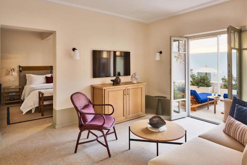 Flare Suite, 1 Bedroom Larger Suite, 1 King, Resort view room - Image 1