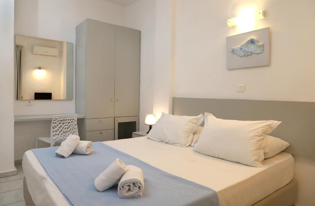 Family Room with Mountain View room - Image 3